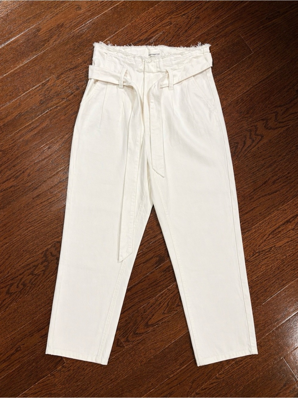 Paperbag High-Waist White Women’s Jeans with Tie Belt
